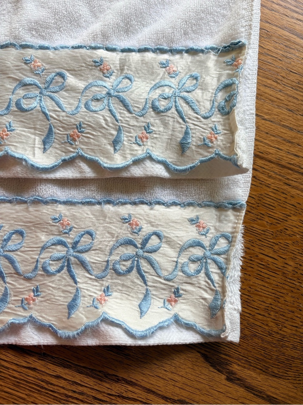 Vintage White with blue and pink Bow trim Bedding Towel Set of 2- Made in USA - Picture 10 of 14